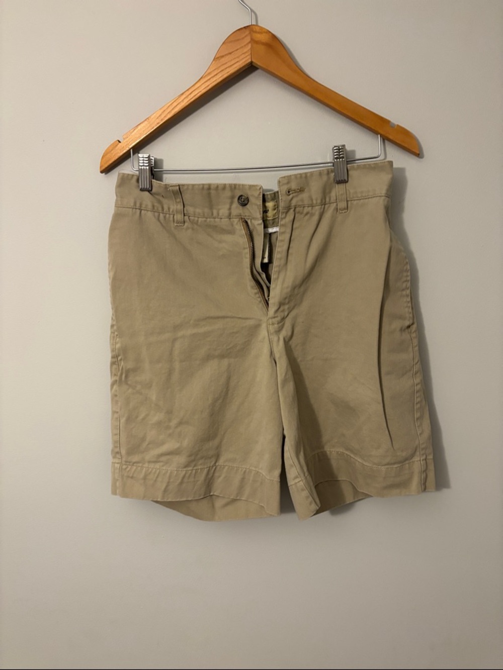 VINTAGE Women's Flat-Front Chino Shorts in Beige
